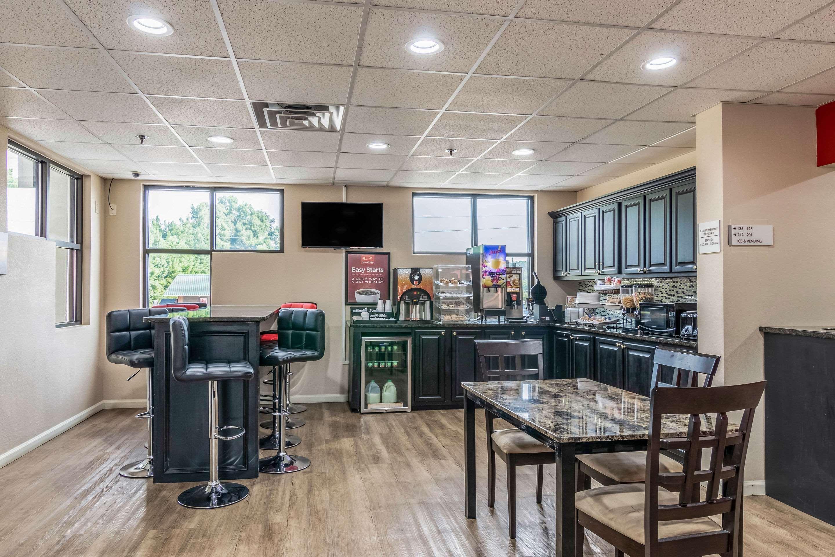 Americas Best Value Inn Opelika Esterno foto