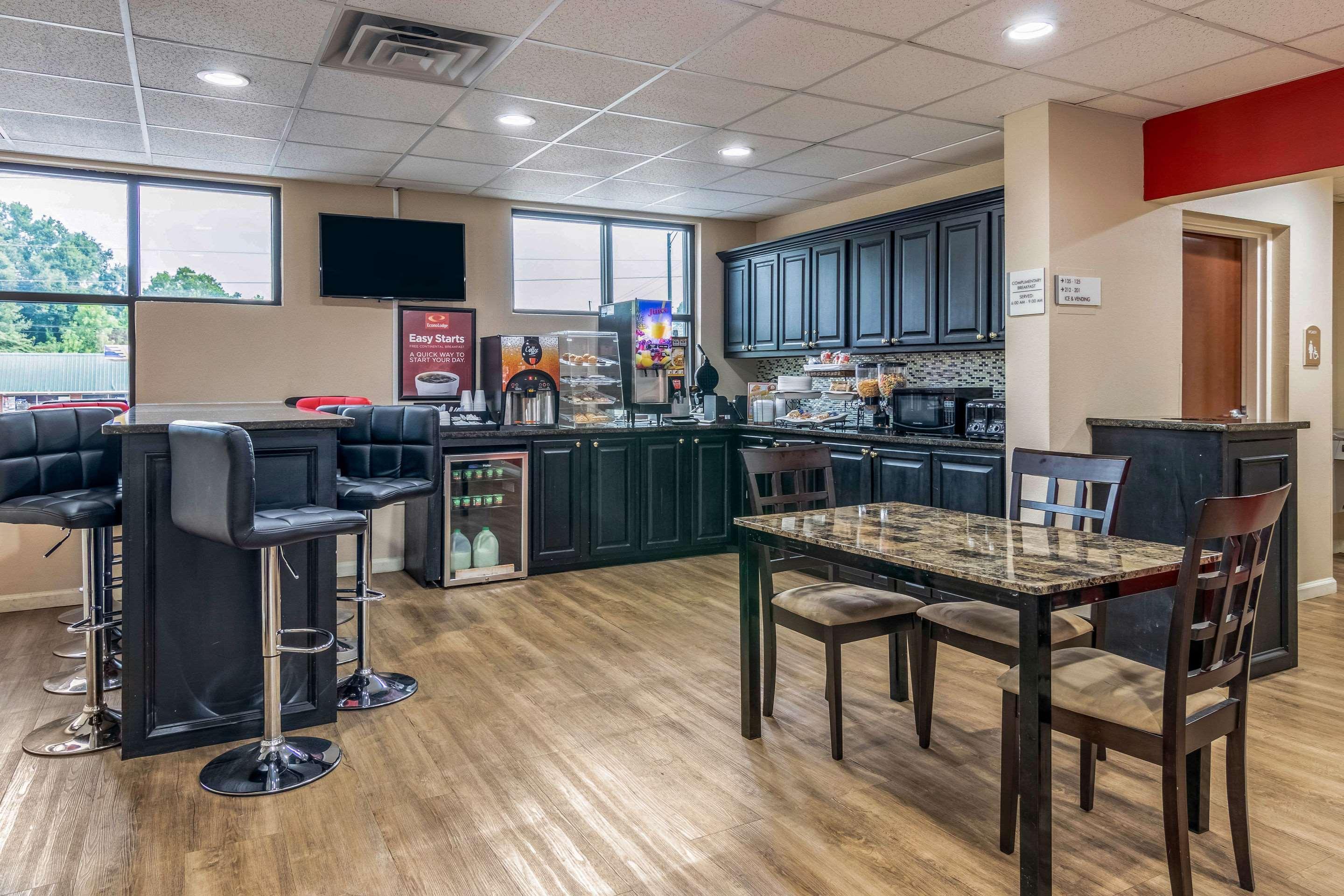 Americas Best Value Inn Opelika Esterno foto
