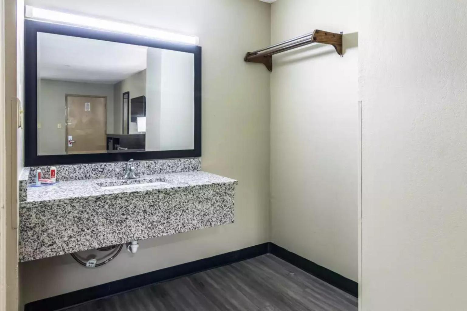 Americas Best Value Inn Opelika Esterno foto