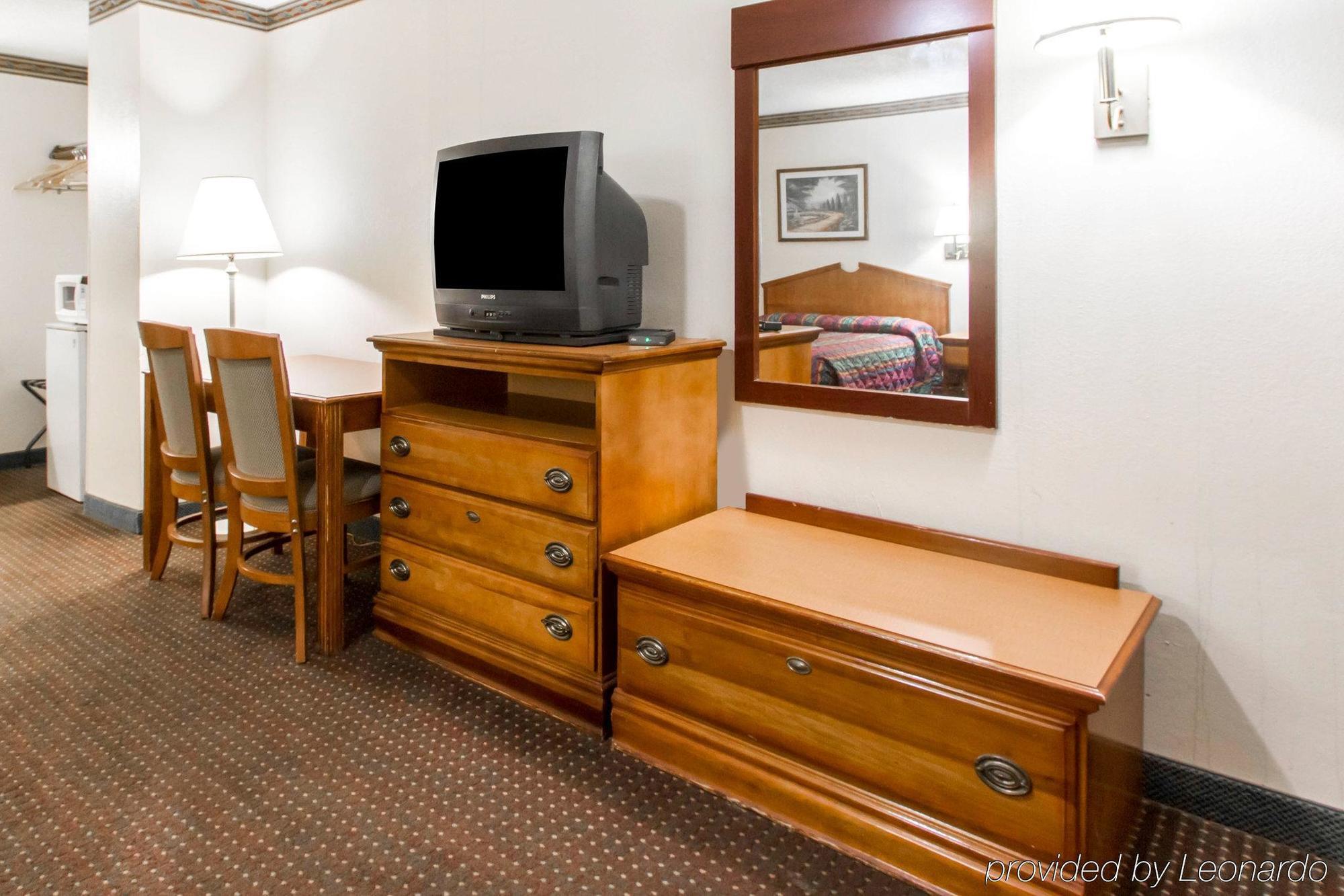 Americas Best Value Inn Opelika Esterno foto