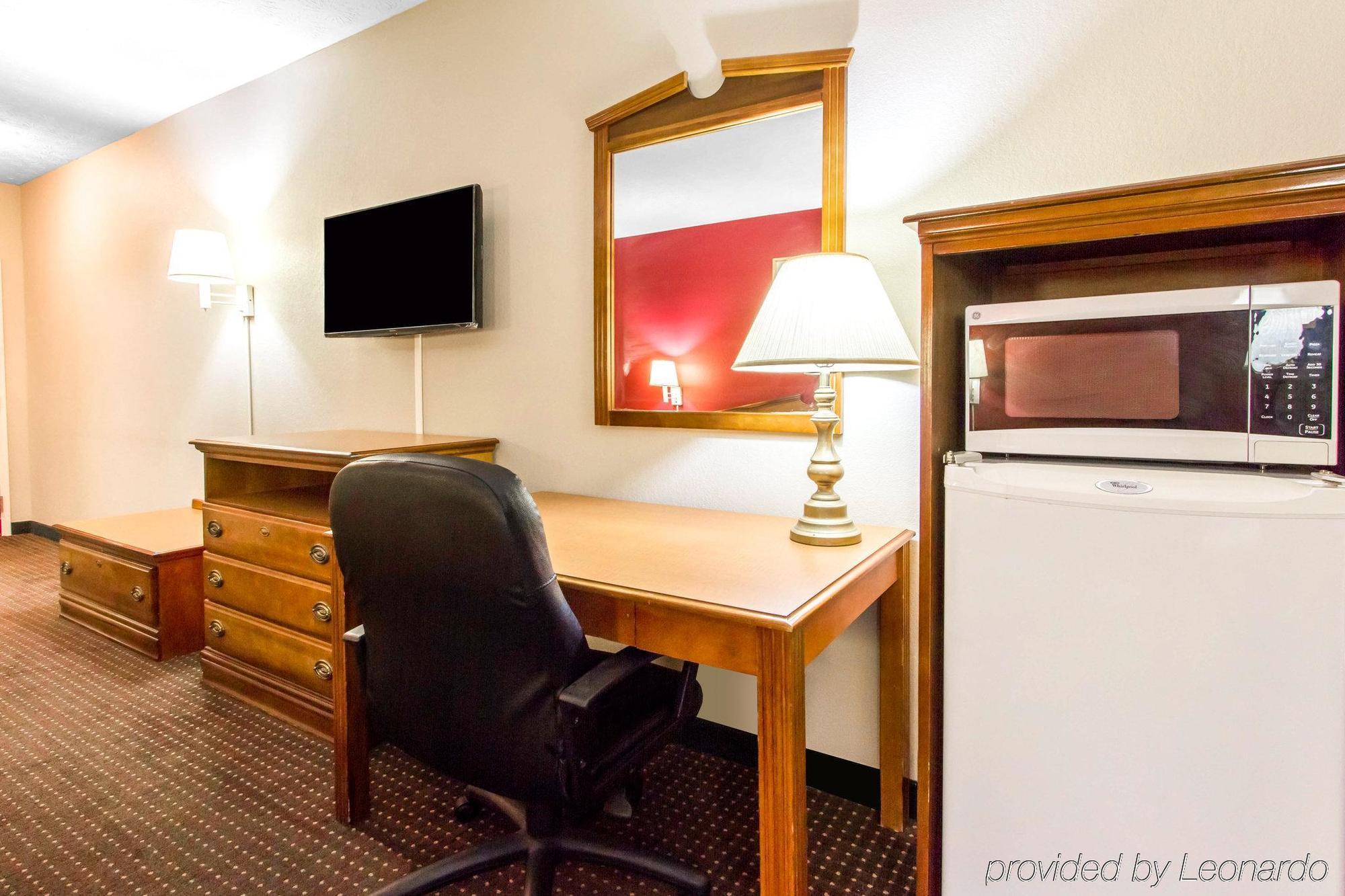 Americas Best Value Inn Opelika Esterno foto