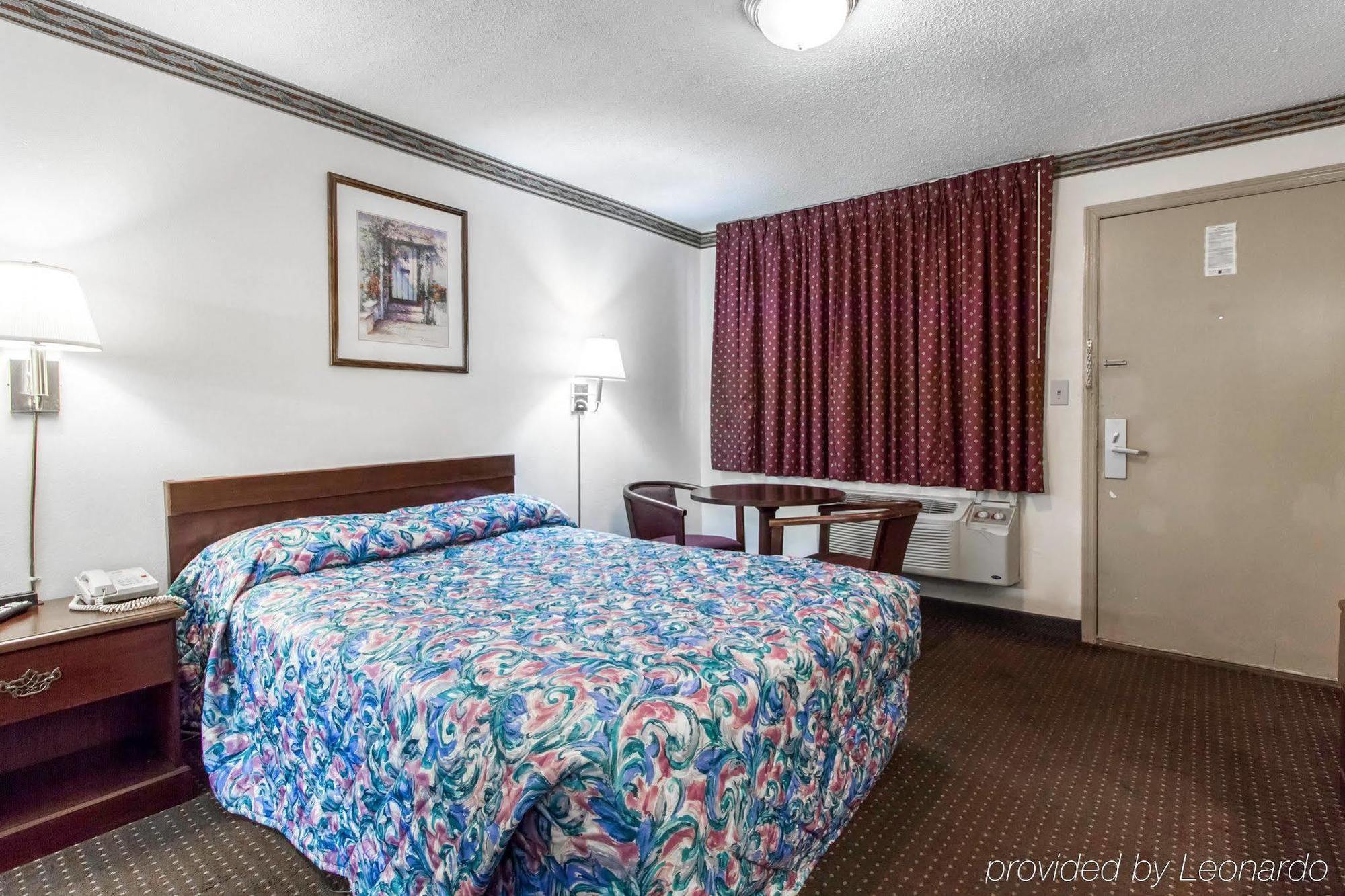 Americas Best Value Inn Opelika Esterno foto