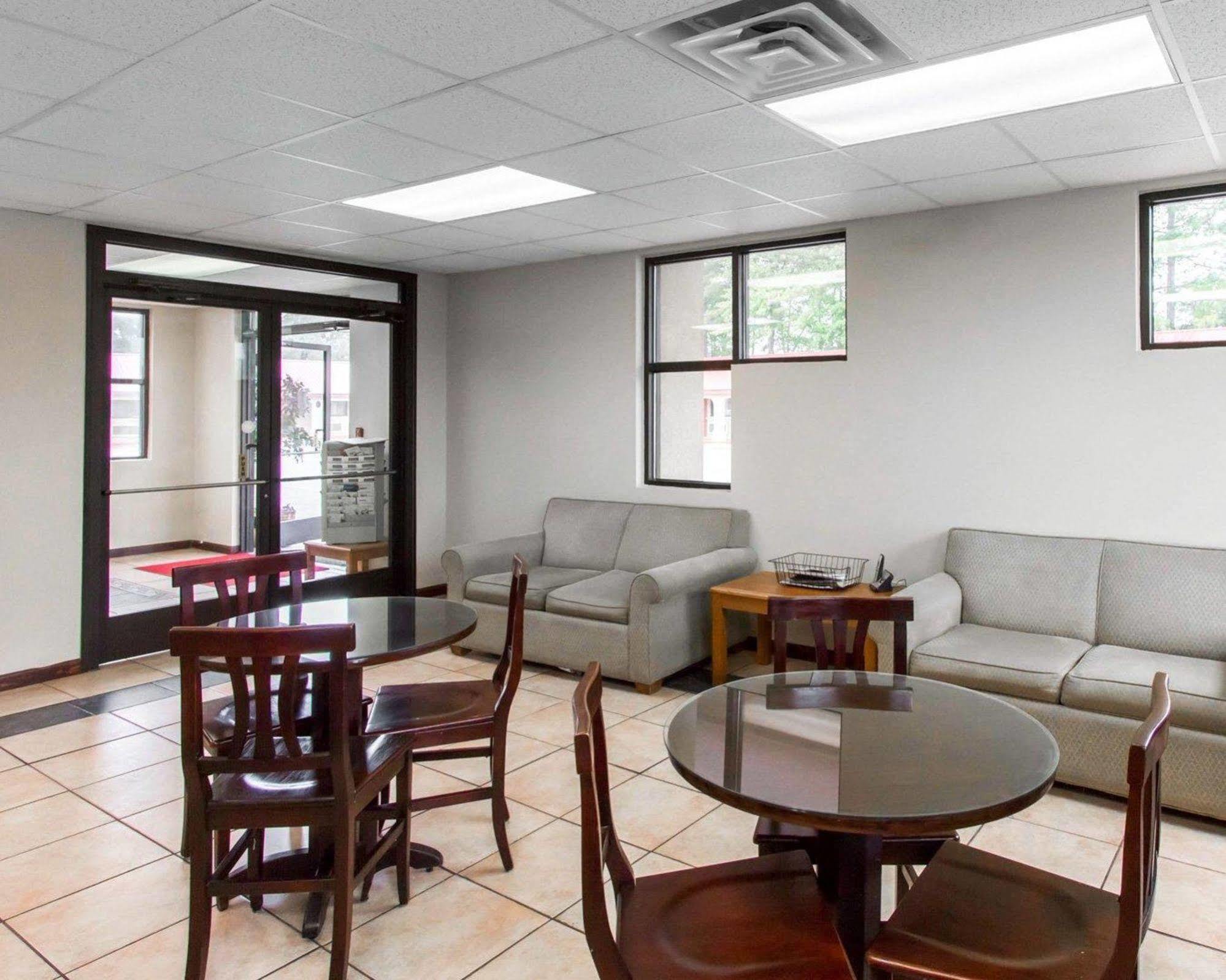 Americas Best Value Inn Opelika Esterno foto