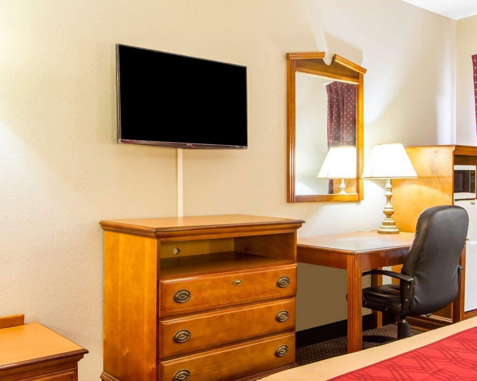 Americas Best Value Inn Opelika Esterno foto