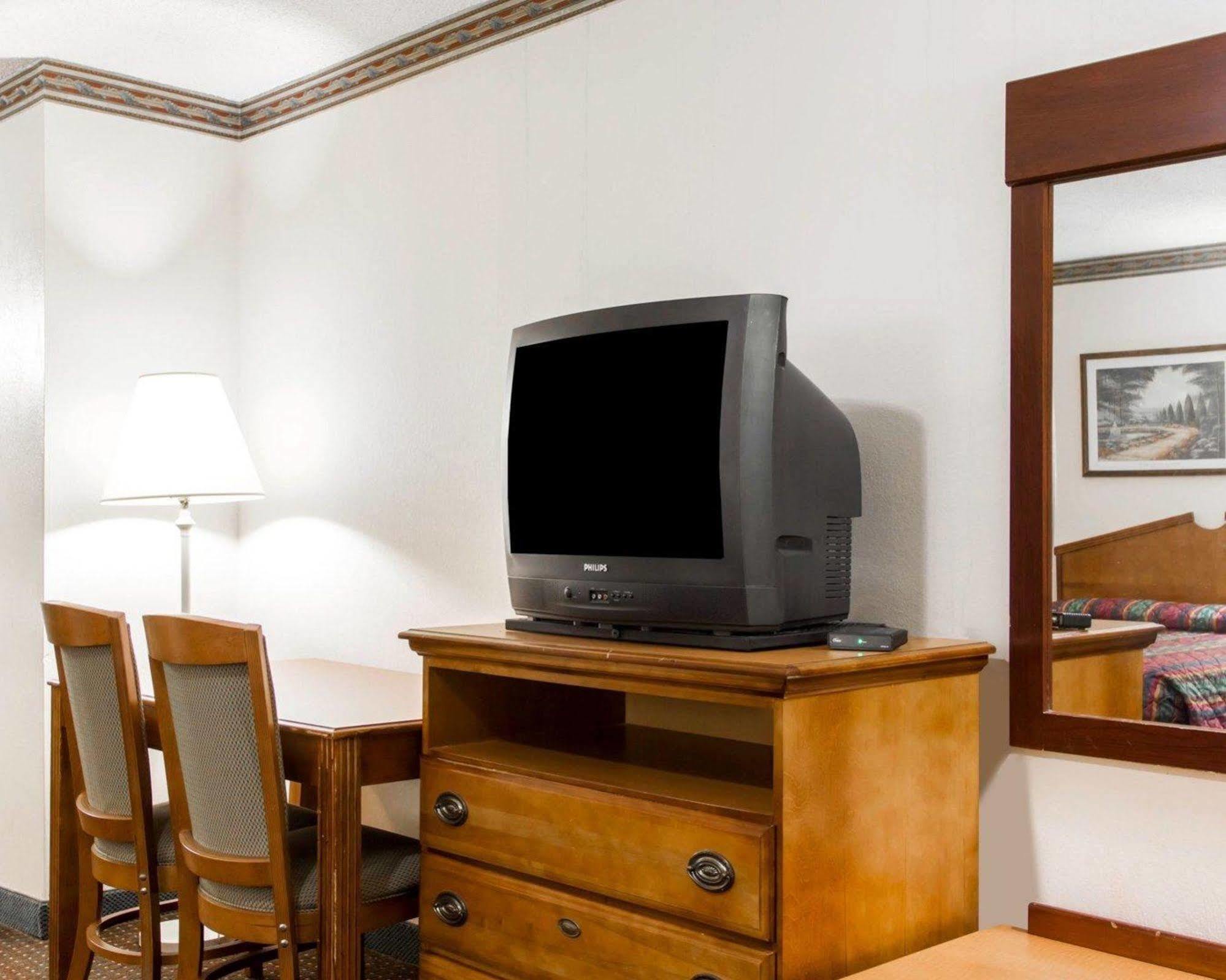 Americas Best Value Inn Opelika Esterno foto