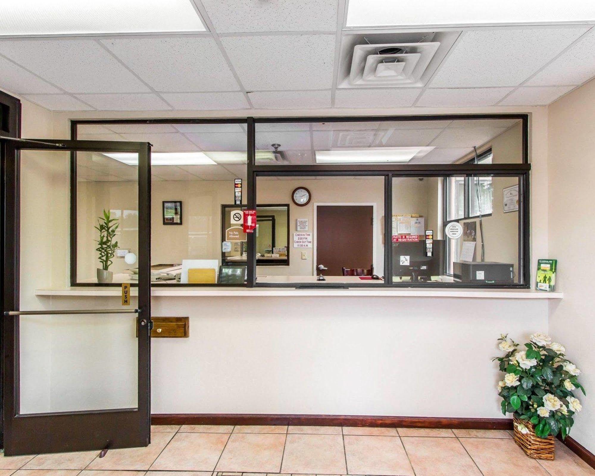 Americas Best Value Inn Opelika Esterno foto